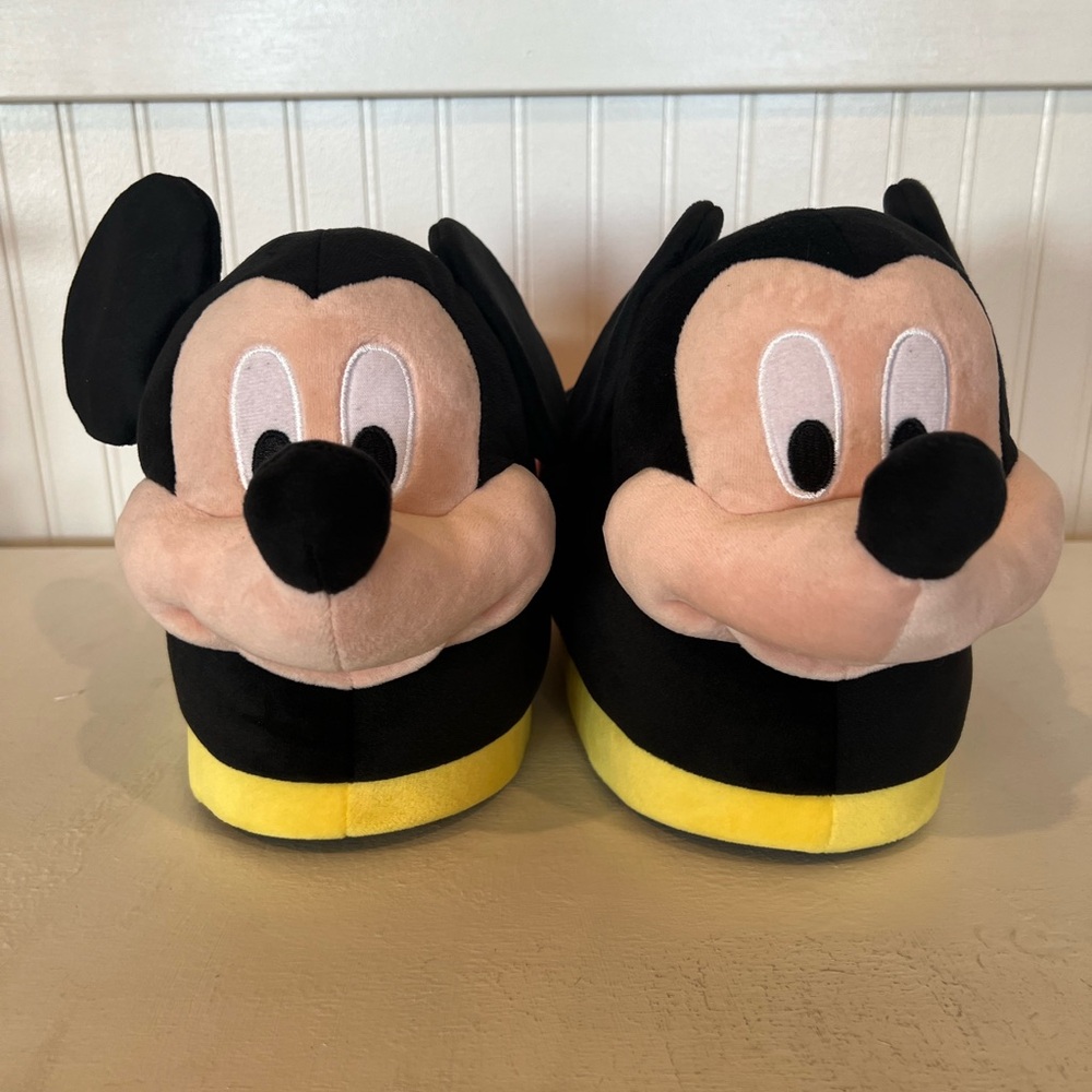 Disney happy feet Mickey Mouse Slippers  M L fits a 7 1/2 Woman New- Never Worn.